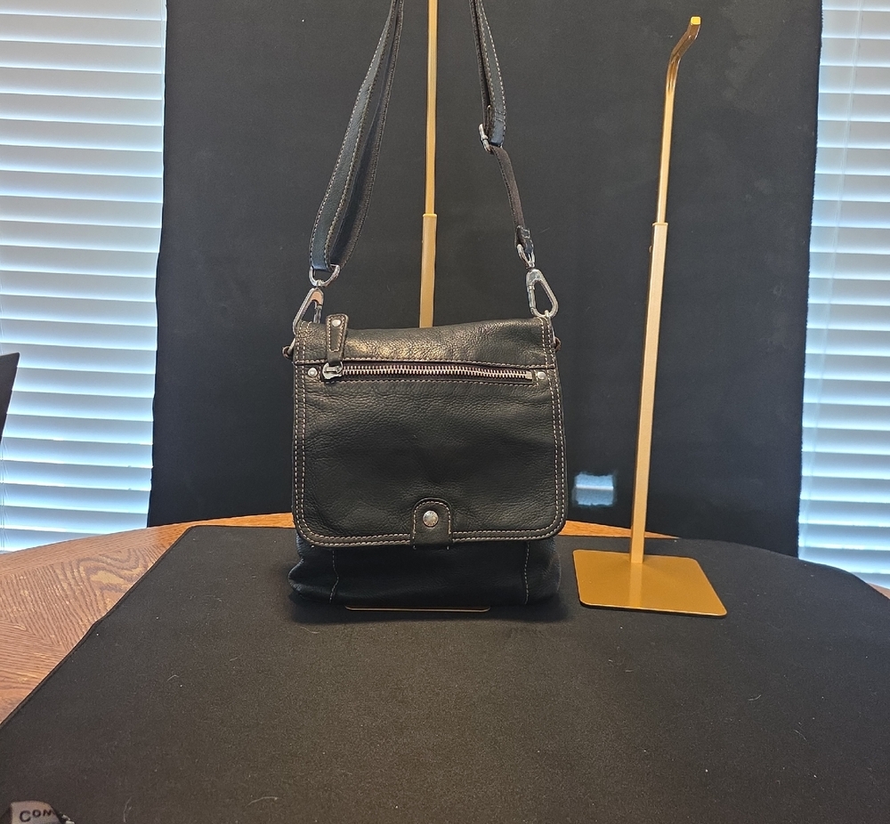 Fossil Black Leather Crossbody Bag with Contrast Stitching